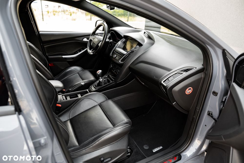 Ford Focus 2.0 TDCi ST - 22