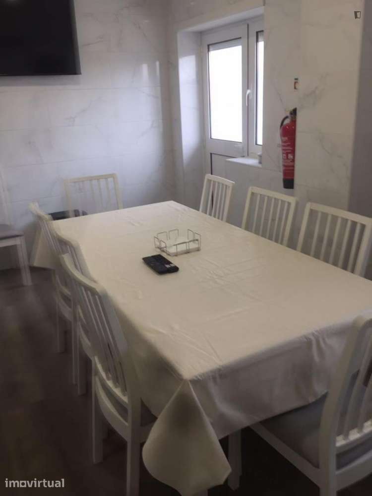 Quarto - localizado em Campanhã Porto - Grande imagem: 4/9