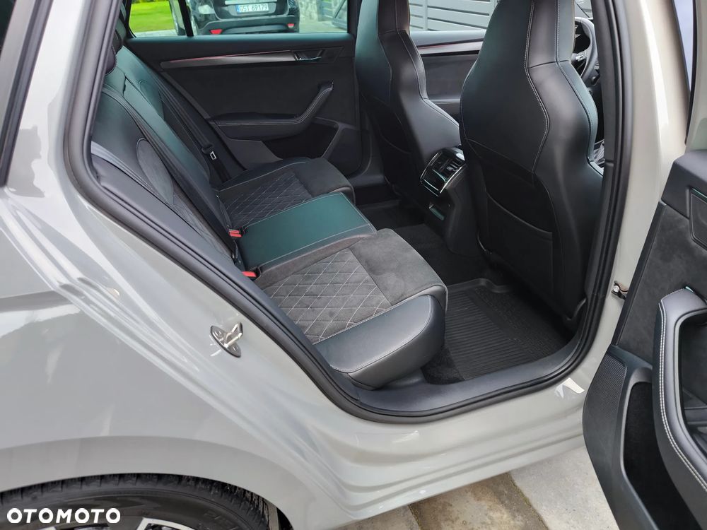 Skoda Superb 2.0 TDI SCR Sportline DSG - 35