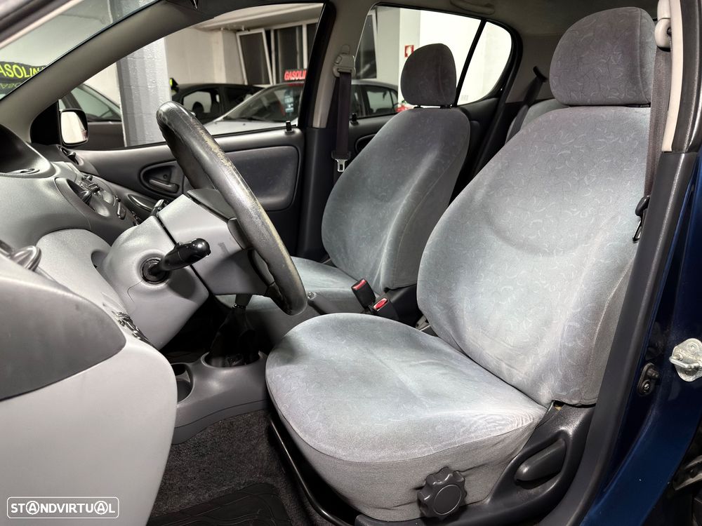 Toyota Yaris 1.0 Sol ABS+CD+AC - 12