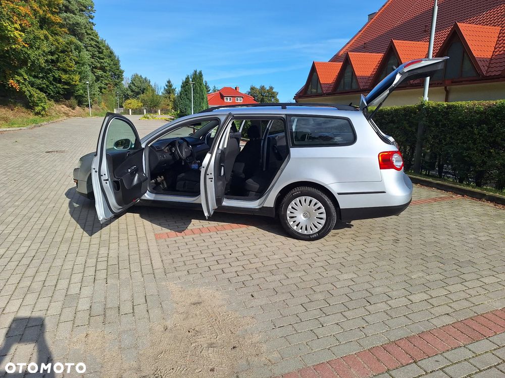 Volkswagen Passat 2.0 TDI Trendline DSG - 10
