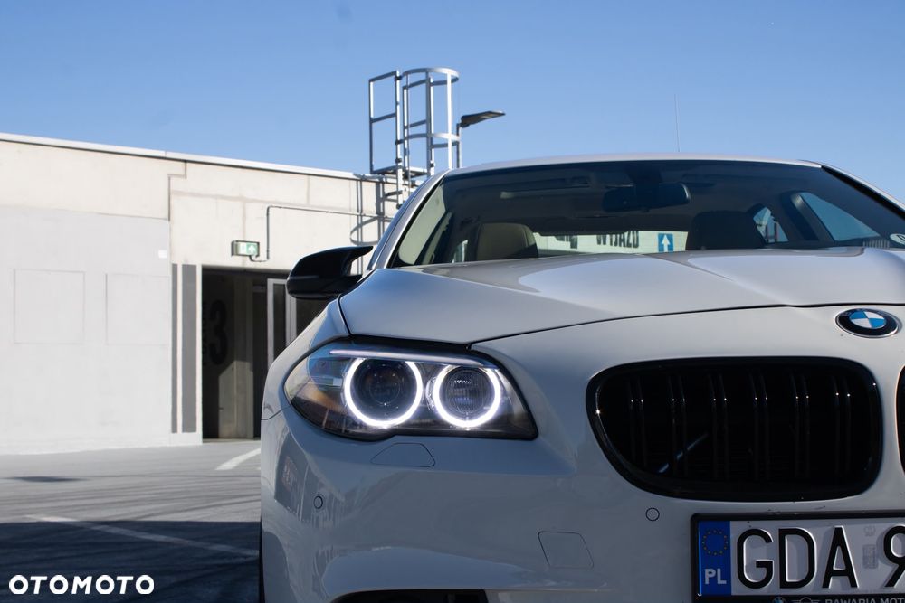 BMW Seria 5 528i xDrive - 16