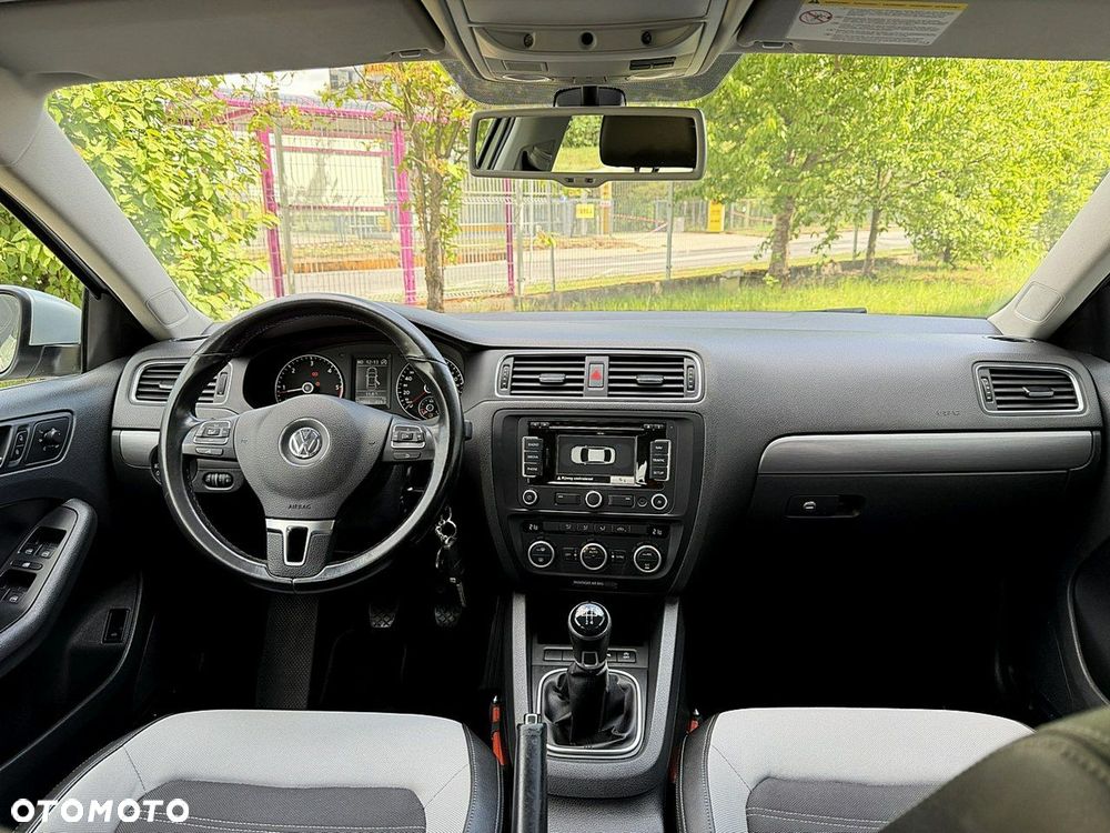 Volkswagen Jetta - 14