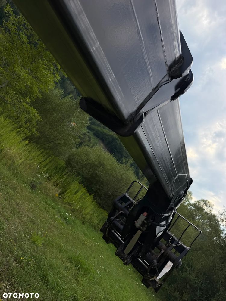 Manitou MT1440. Ładowarka Teleskopowa 14 metrów wysuw! UDŹWIG 4 TONY! Przebieg 2900 mtg. Maszyna jak Nowa z SALONU. 2017 rok. z Norwegii z Gospodarstwa rolnego! Silnik PERKINS Turbo 110 km. Aktualne Serwisy w Dekra. Nowy Model sterowane wszystko z 1 dżojstika. Ani deka luzów czy wycieku. OKAZJA! Jazda REWERS + 4 biegi. Skręt 3 tryby. Wyjście Hydrauliczne na maszcie, Poziomowanie ośi stabilizatory! Wyjścia Hydrauliczne na maszt! Okazja Ani deka luzów i wycieków. Wersja Norweska. Wielka Okazja - 27
