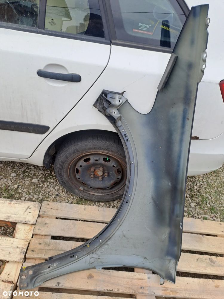 Volvo C30 błotnik prawy kod lakieru 466-46 i inne - 5