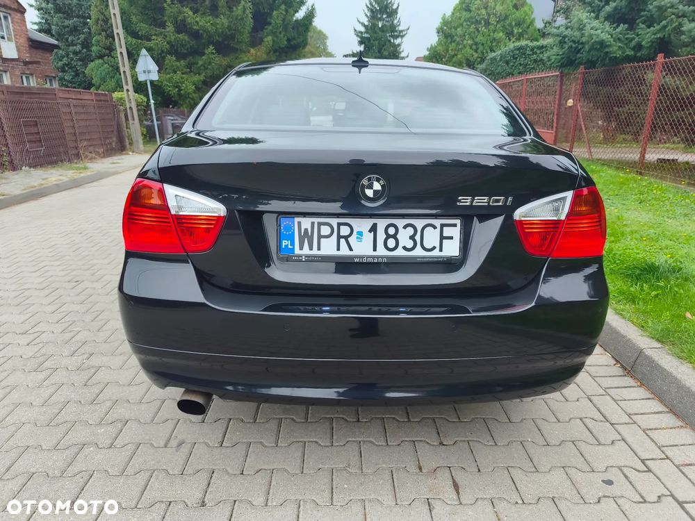 BMW Seria 3 2005 photo 4