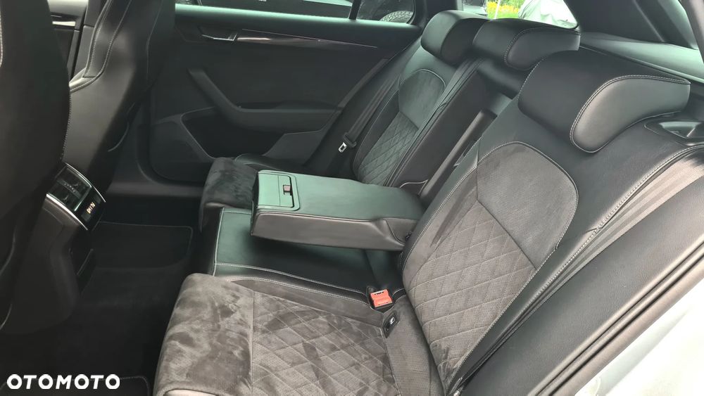 Skoda Superb 2.0 TDI Sportline DSG - 17