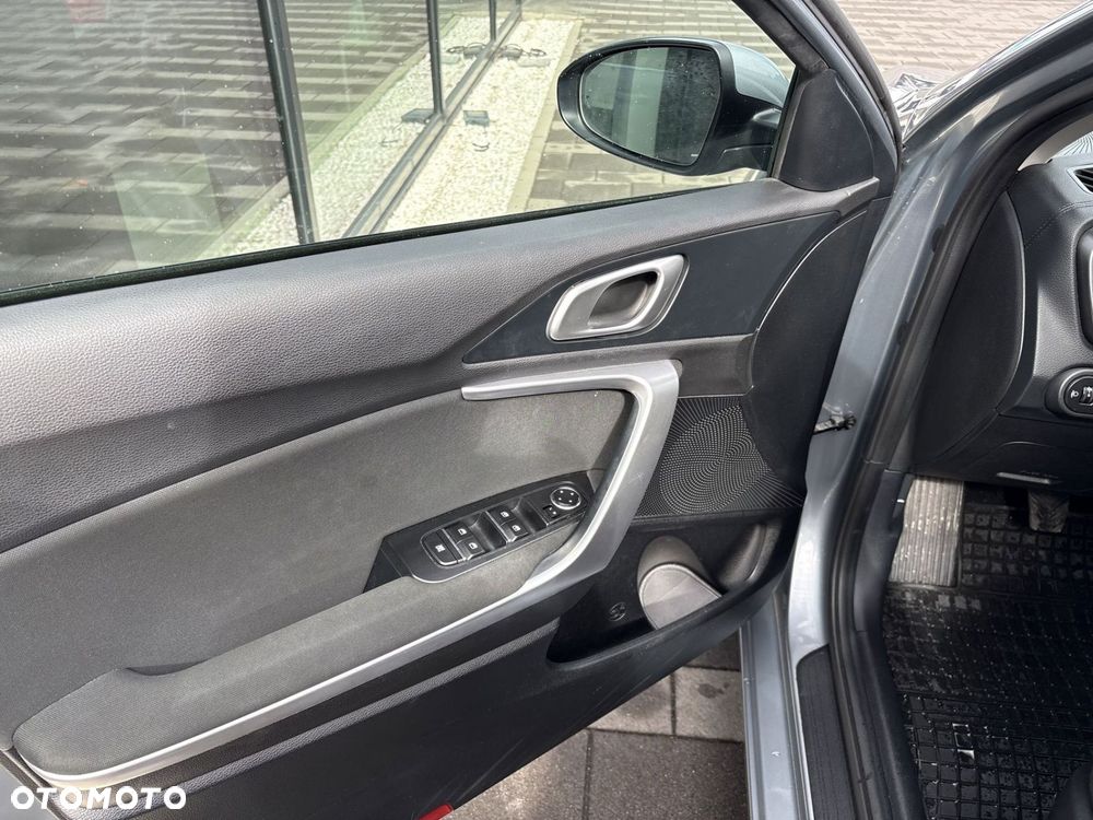 Kia Ceed - 10