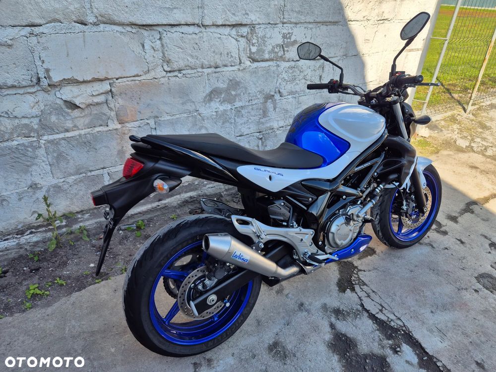 Suzuki Gladius - 2