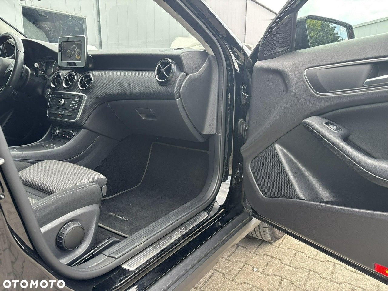 Mercedes-Benz GLA 180 7G-DCT - 18