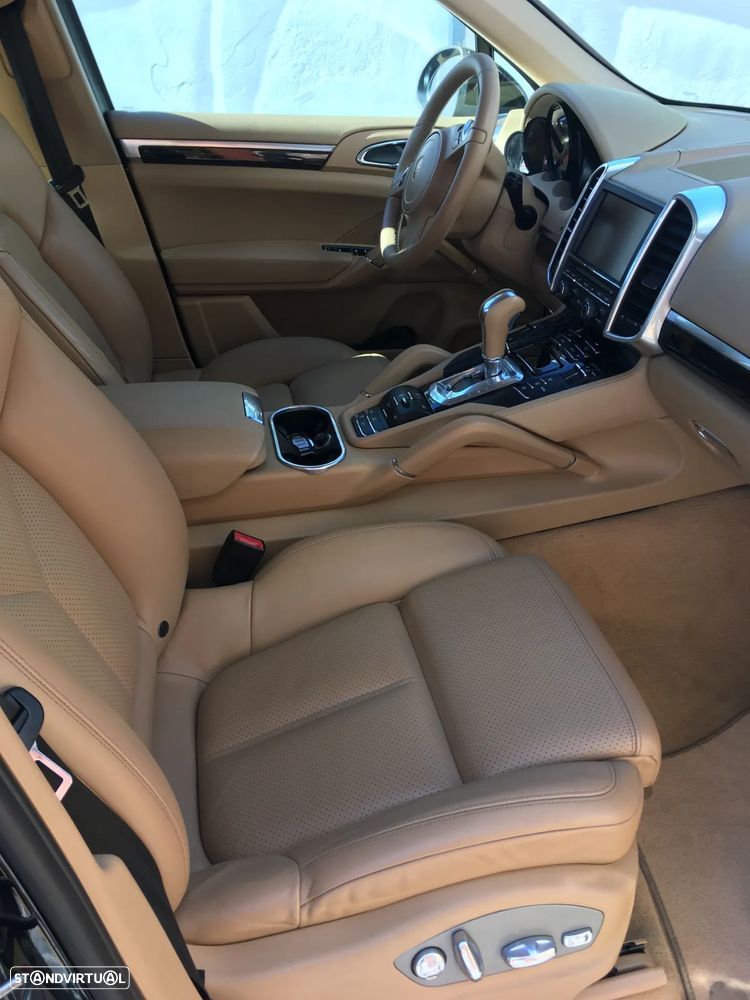 Porsche Cayenne S Hybrid - 11