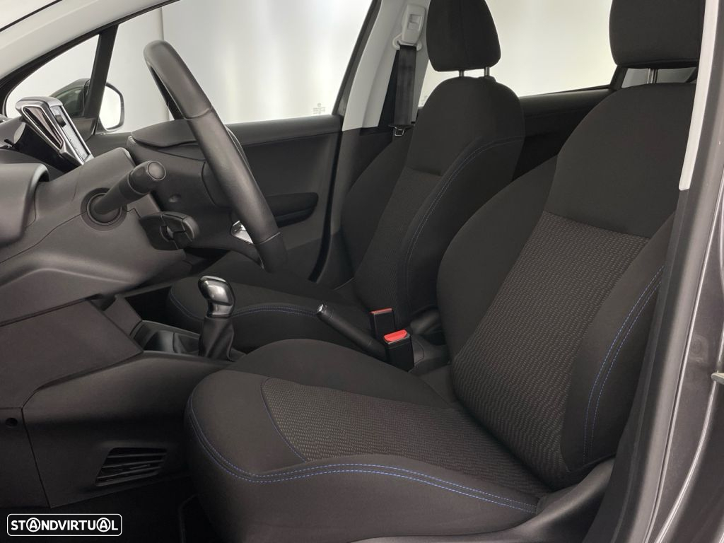 Peugeot 208 1.2 PureTech Signature - 19