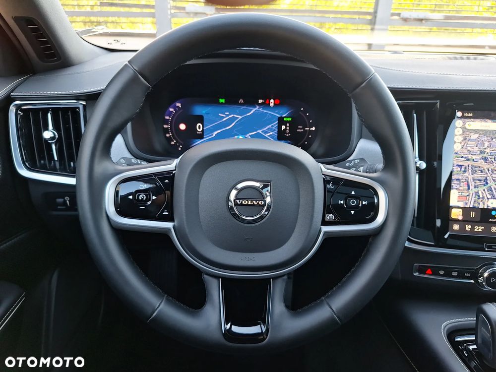 Volvo V90 T8 AWD Plug-In Hybrid R-Design - 29