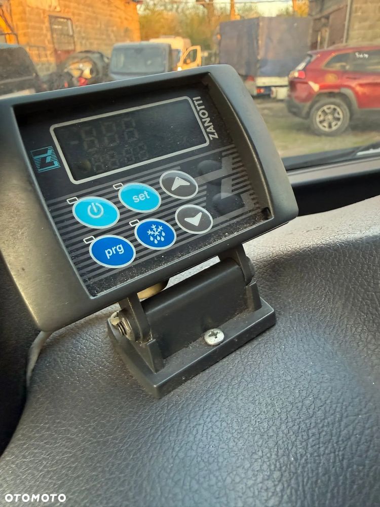 Mercedes-Benz Sprinter - 7