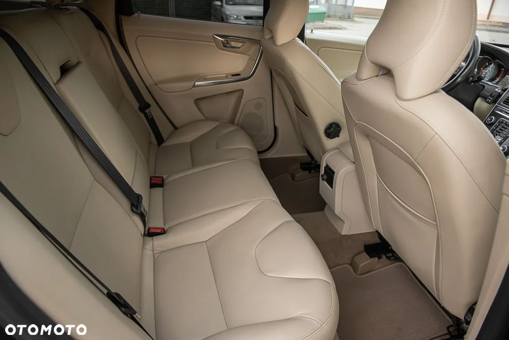 Volvo XC 60 D4 Geartronic Momentum - 28