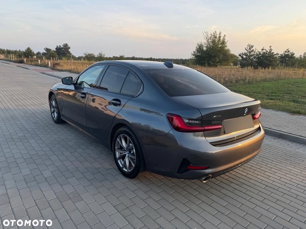 BMW Seria 3 330e Sport Line - 3