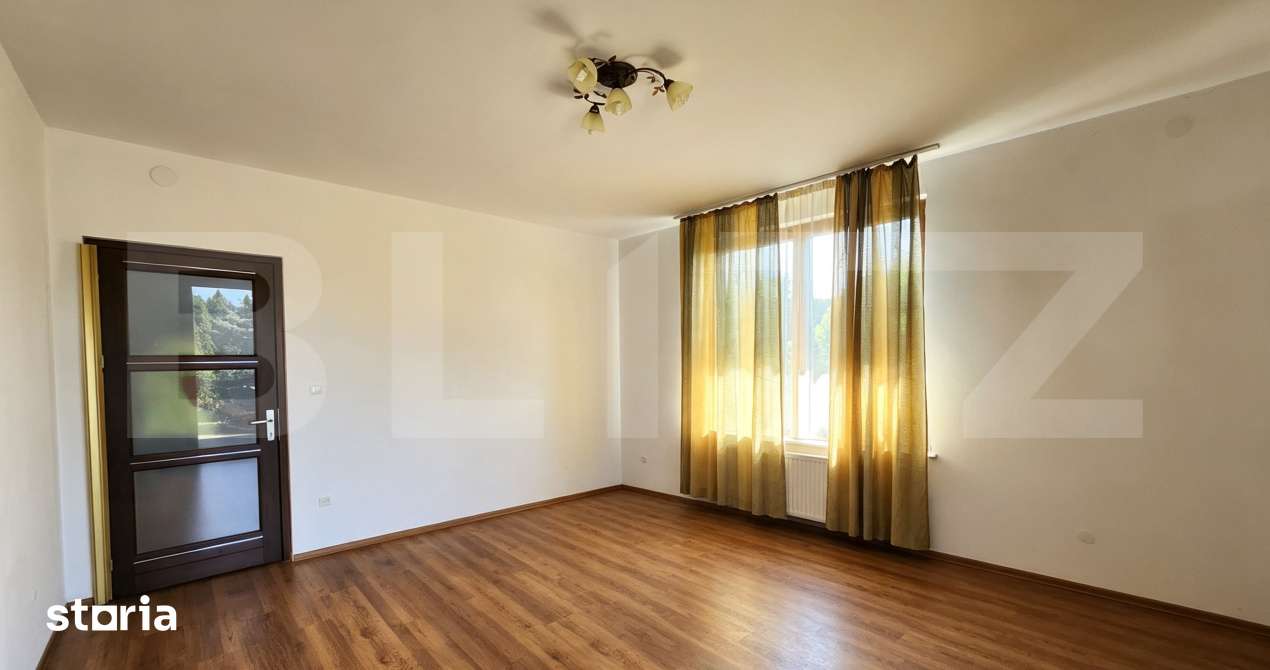 Apartament cu 3 camere, 80 mp, teren 3.000 mp, zona Reghin - Imagine principală: 4/11