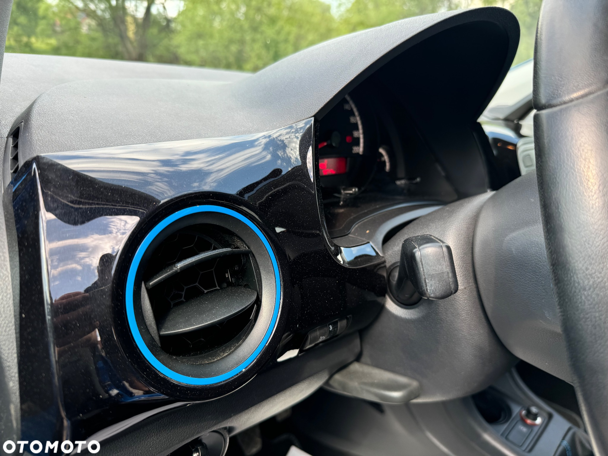 Volkswagen up! (BlueMotion Technology) sound - 12