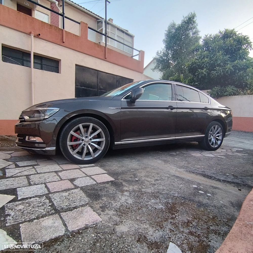 VW Passat 2.0 TDI R-Line DSG 4Motion - 1
