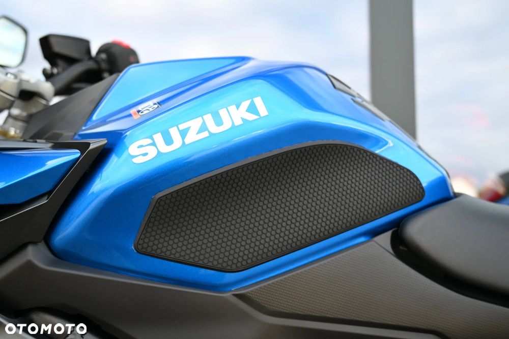 Suzuki GSX - 34