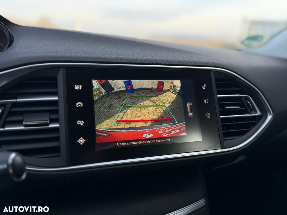 Peugeot 308 1.2 e-THP STT Allure - 17