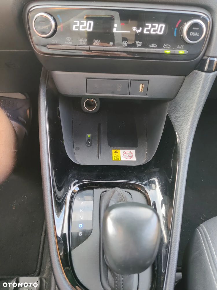 Toyota Yaris Hybrid 1.5 Selection Elegant - 6
