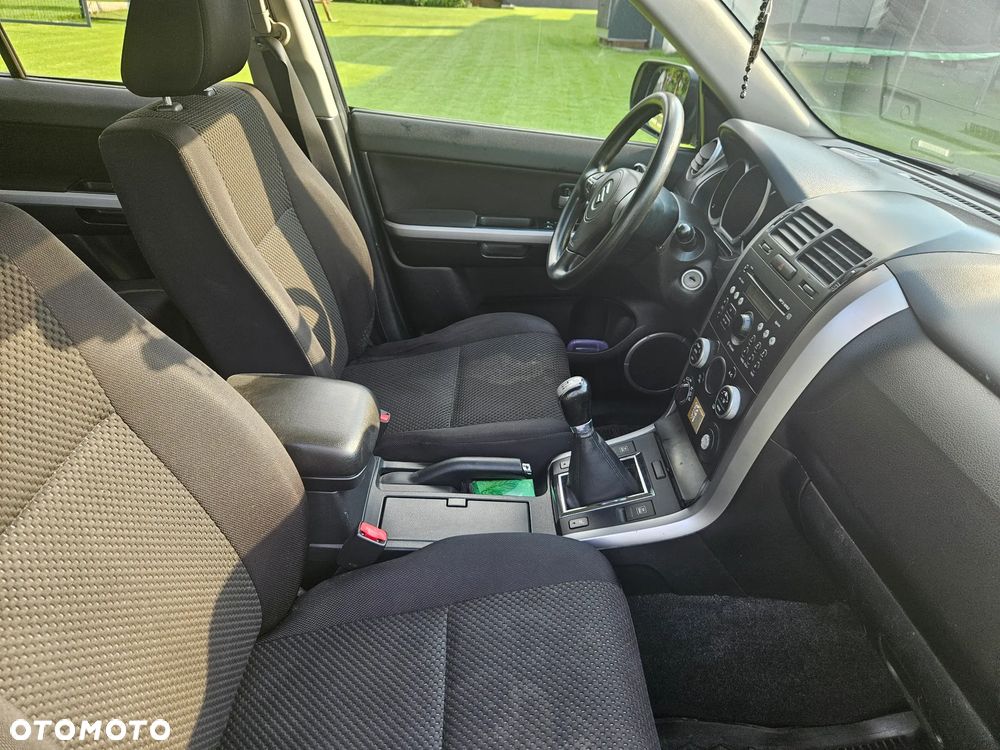Suzuki Grand Vitara 2.0 - 10