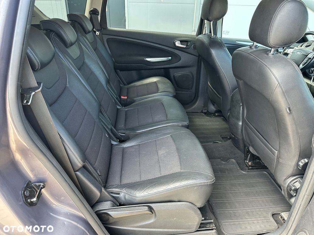 Ford S-Max - 13