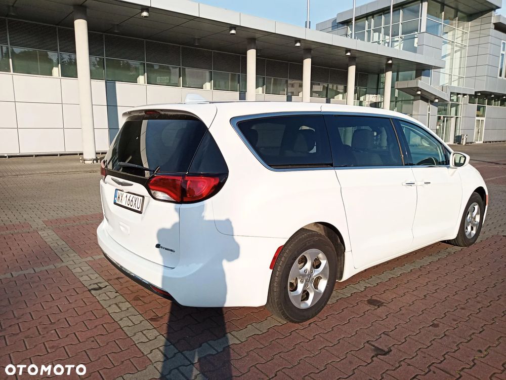 Chrysler Pacifica - 5