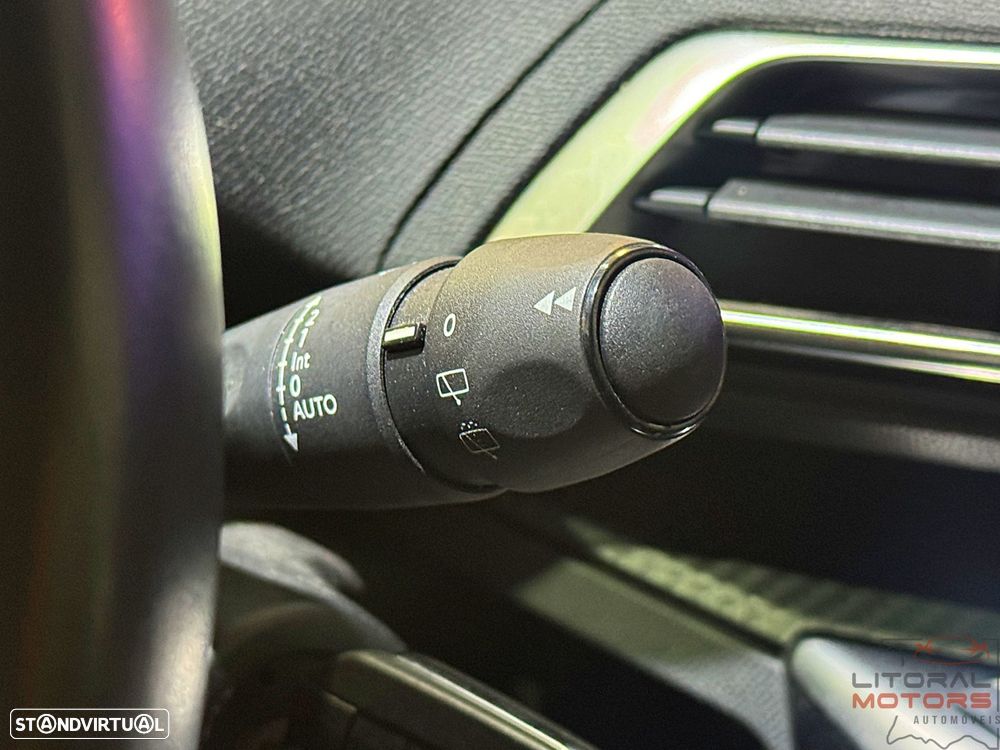 Peugeot 3008 1.2 PureTech Allure EAT8 - 26