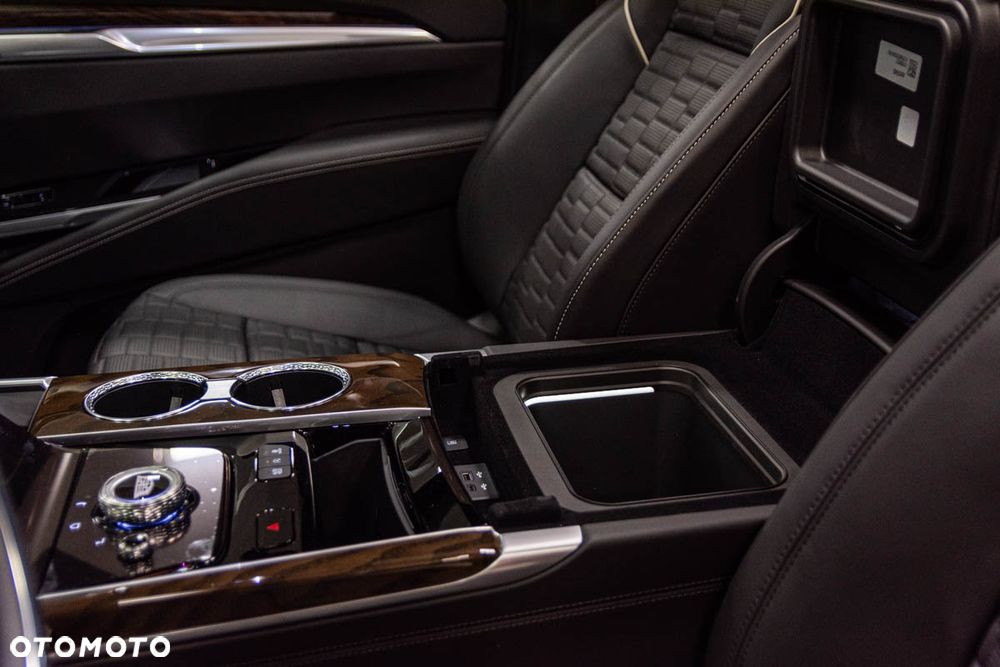 Cadillac Escalade - 35