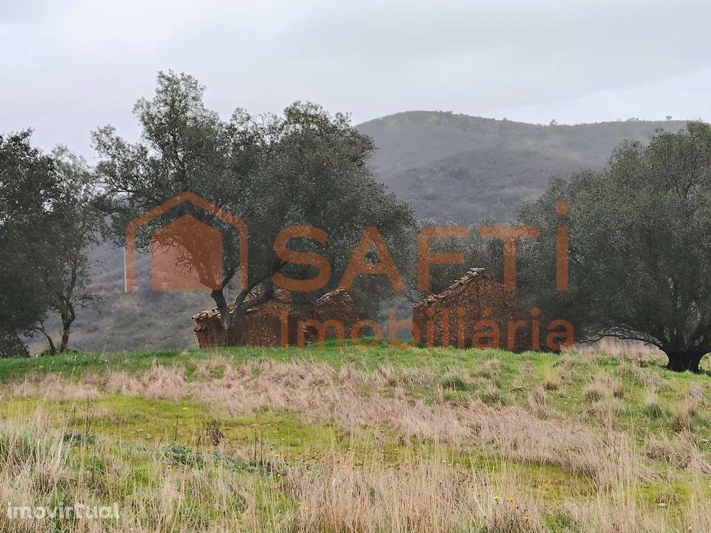 Monte Alentejano com vista panorâmica - Grande imagem: 4/15