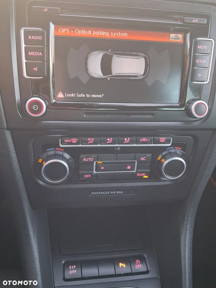 Volkswagen Golf 1.6 TDI DPF Highline - 11