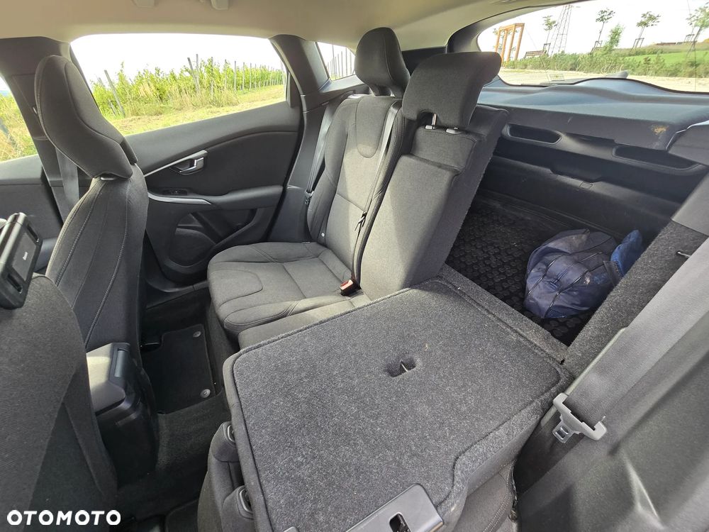 Volvo V40 T3 Drive-E Momentum - 11