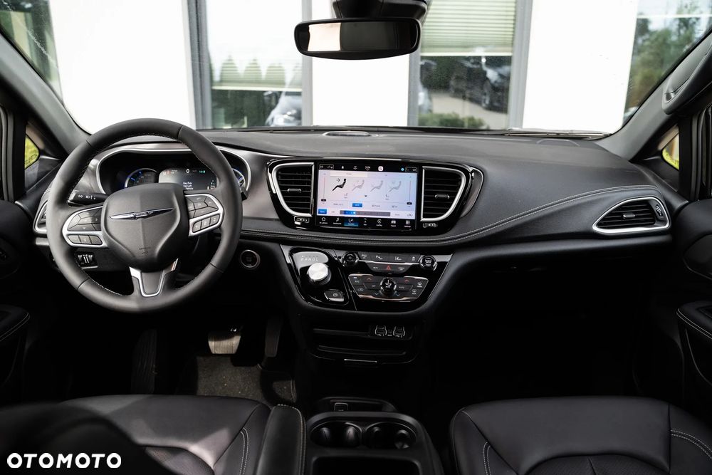 Chrysler Pacifica - 8