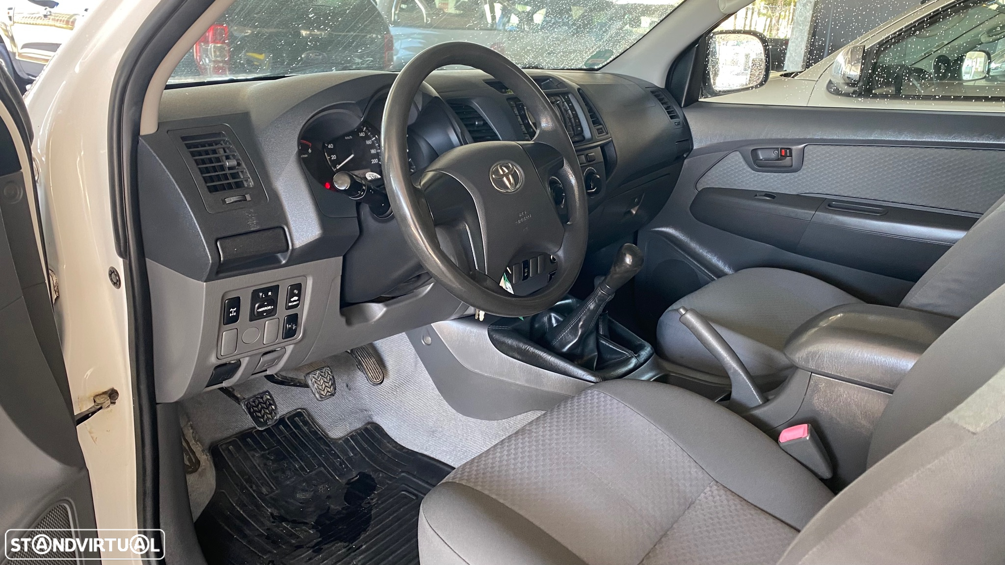 Toyota Hilux 2.5 D-4D 4WD CE AC+PM - 12