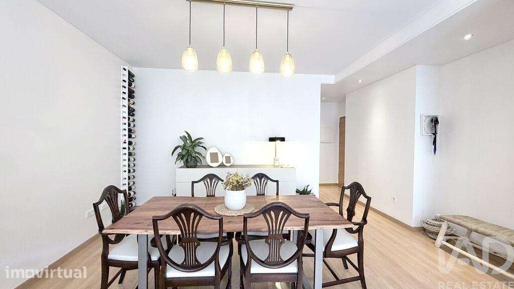 Apartamento T2 em Rio de Mouro de 90 m2