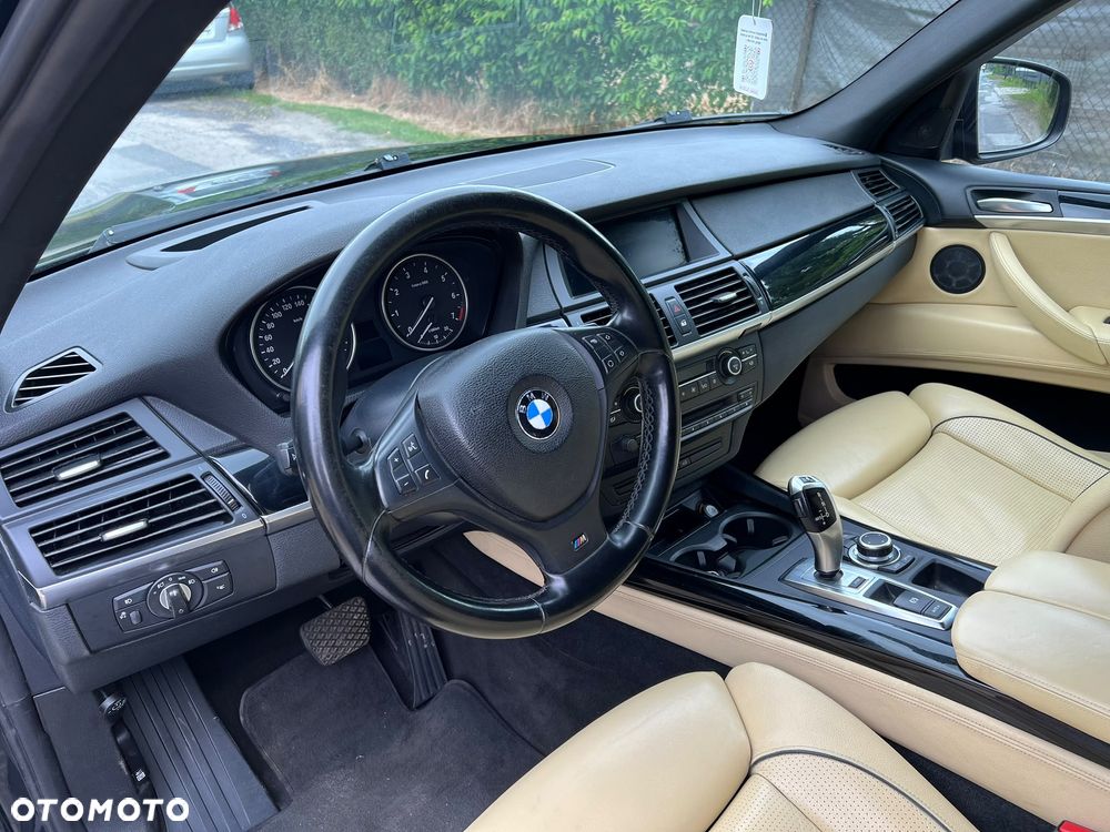 BMW X5 xDrive48i - 14
