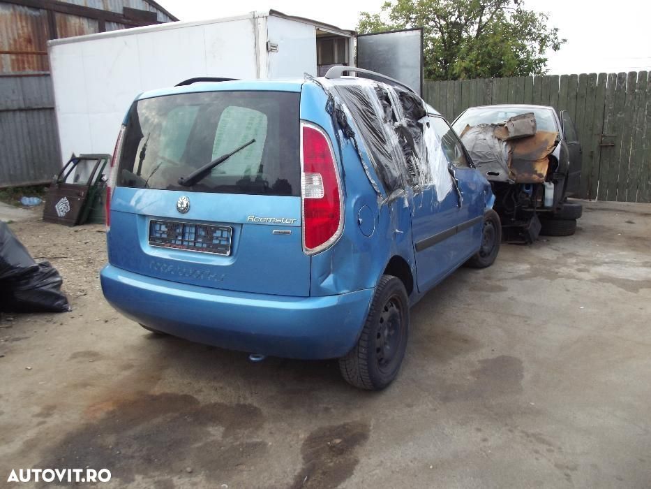Dezmembrez Skoda Roomster 1.4tdi 80cp 2007 albastra dezmembrari piese - 2