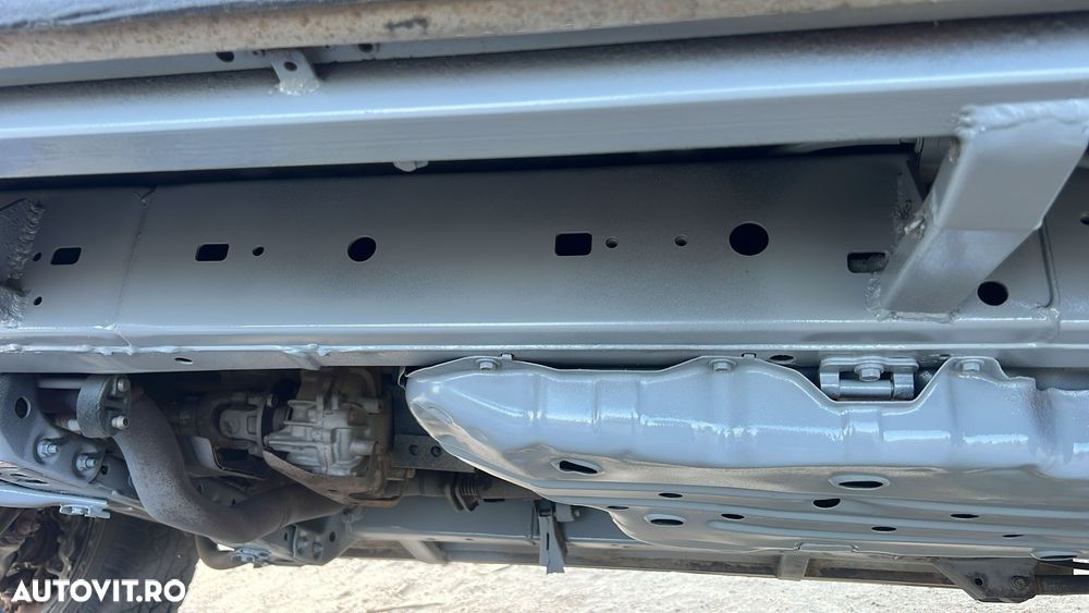 Toyota Land Cruiser 300 - 18