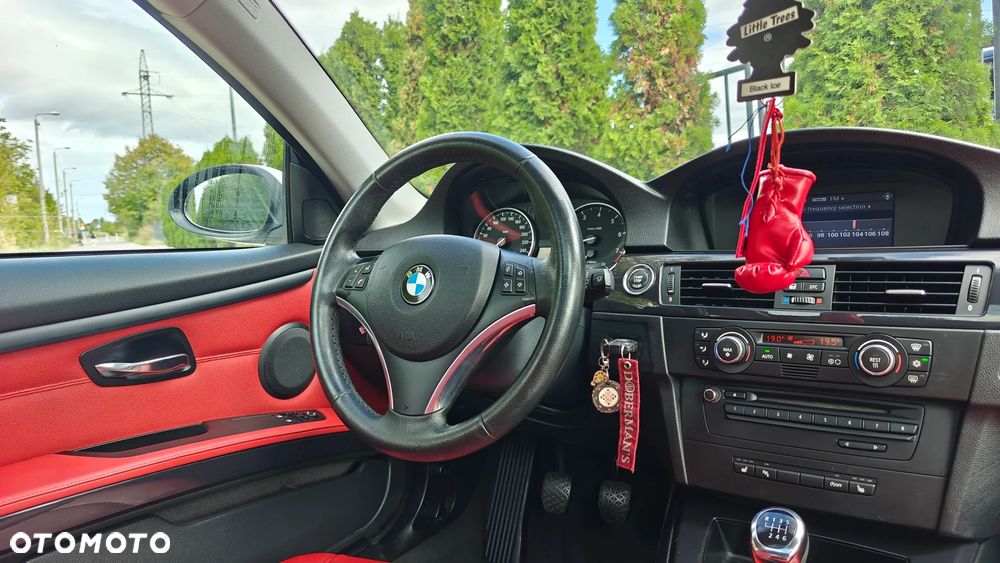 BMW Seria 3 320i - 28