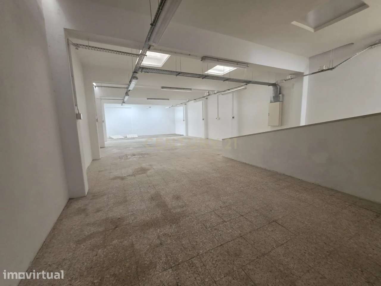 Loja com 190m2 e excelente localização em Alvalade - Grande imagem: 2/15
