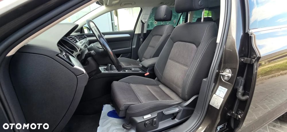 Volkswagen Passat Variant 2.0 TDI BMT Highline - 29