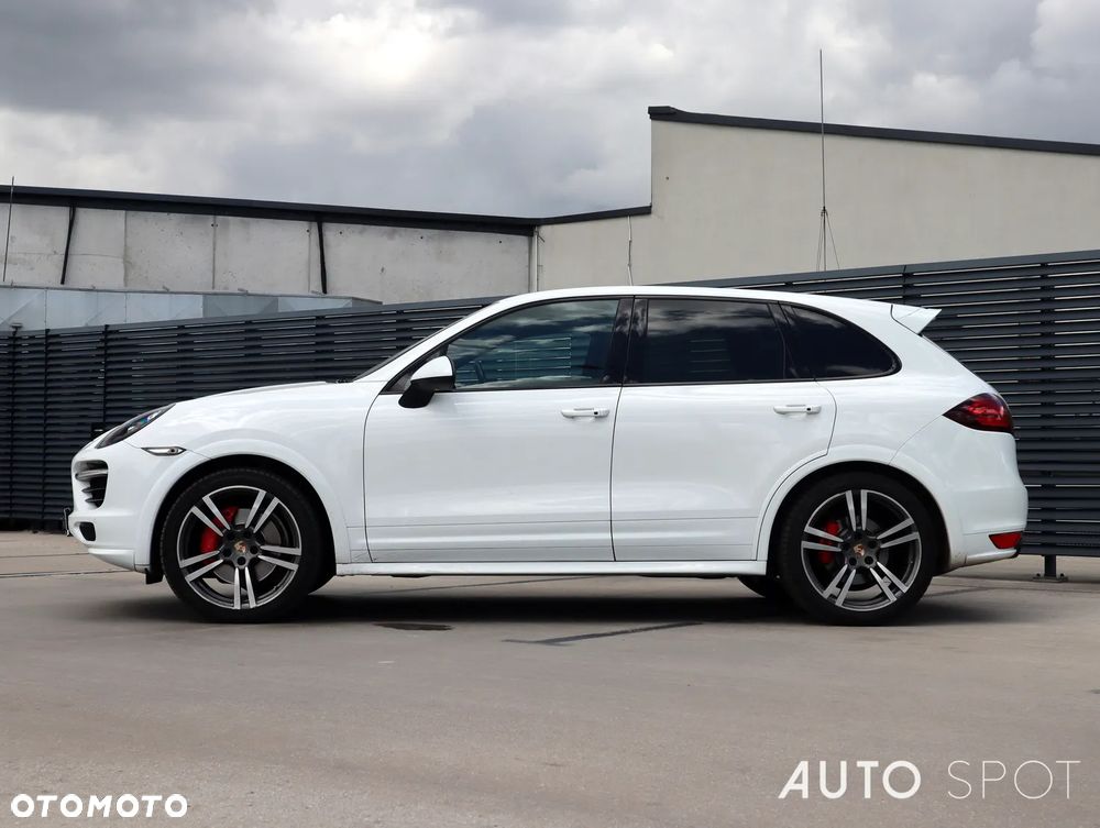 Porsche Cayenne GTS - 2