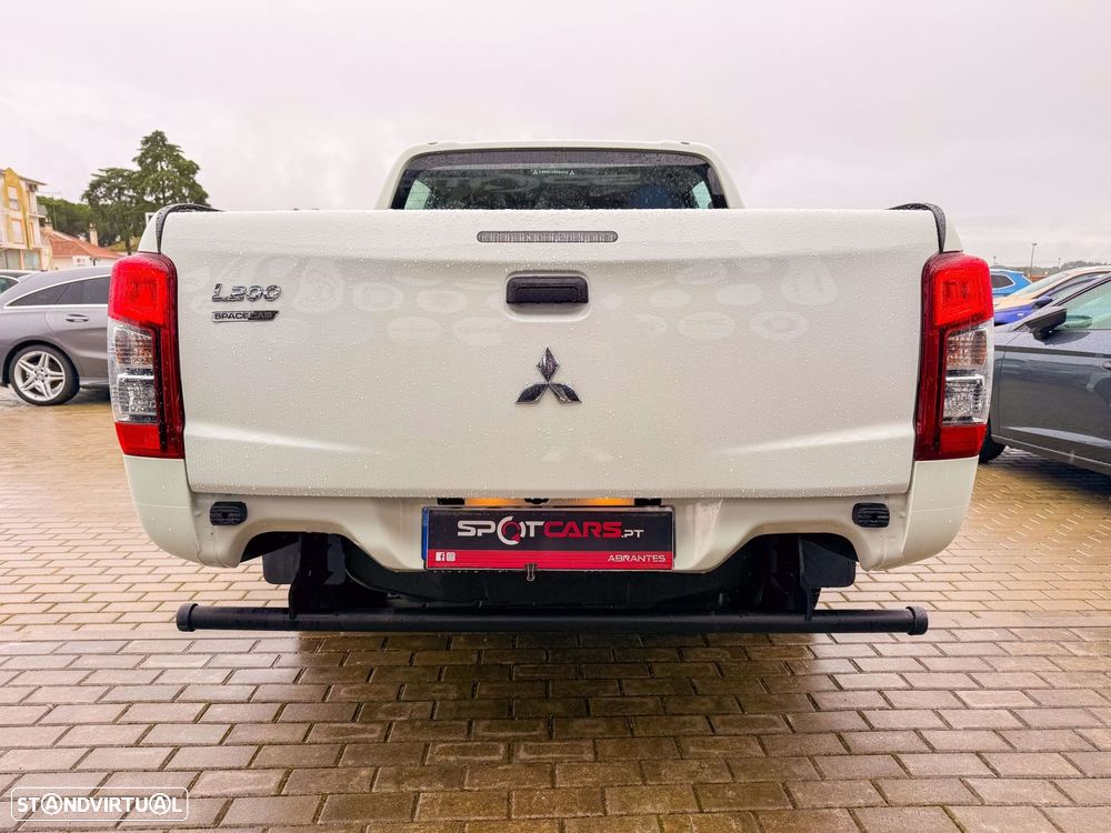 Mitsubishi L200 2.3 DI-D CD Invite 4WD - 8
