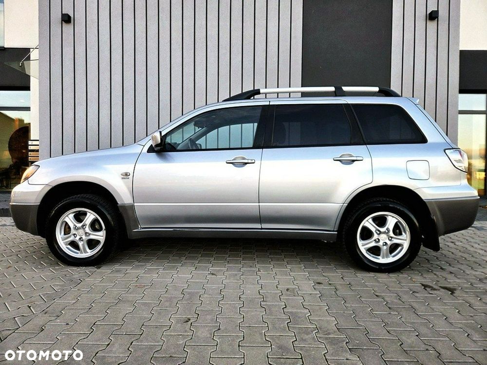 Mitsubishi Outlander 2.4 4WD Intense - 18