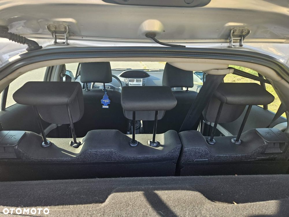 Toyota Yaris - 10