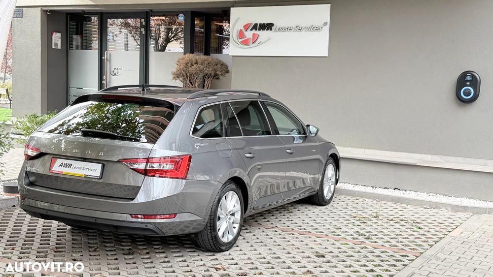 Skoda Superb Combi 2.0 TDI DSG Ambition - 6