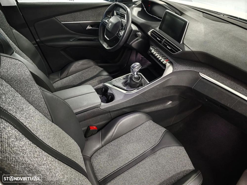 Peugeot 3008 PureTech 130 Stop & Start GPF Allure Business-Pack - 22