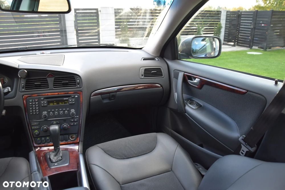 Volvo XC 70 AWD Momentum - 32